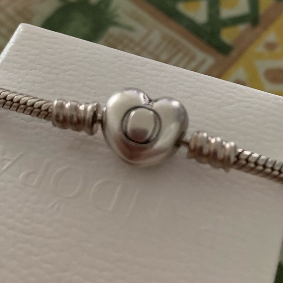 Pandora Moments Heart Clasp Bracelet - Picture 2 of 2